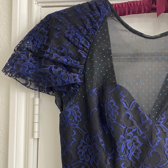 Vintage 1980’s Midnight Blue Lace Gown - Picture 5 of 10